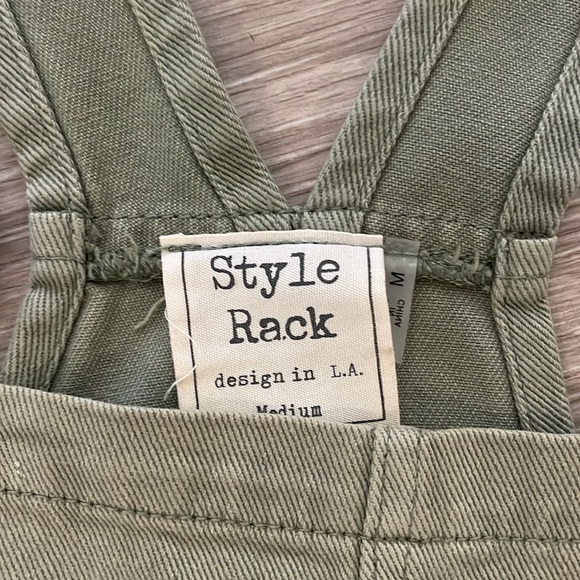 Green overall dress - Picture 2 of 3